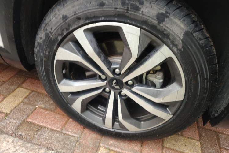 Used Wuling Asta 2022 2.0L DHT Electric-Speed Version Right Front Wheel Hub