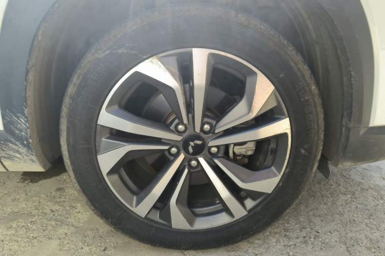 Used Wuling Asta 2022 2.0L DHT Electric-Speed Version Right Front Wheel Hub