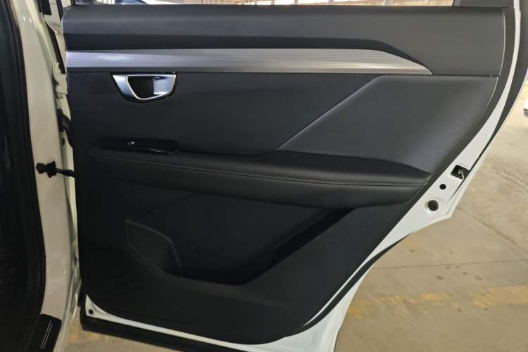 Used Wuling Asta 2022 2.0L DHT Electric-Speed Version Right Rear Door Interior
