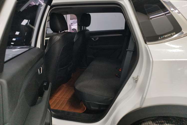 Used Wuling Asta 2022 2.0L DHT Electric-Speed Version Right Rear Seat