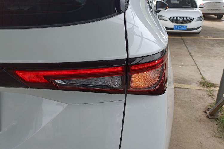 Used Wuling Asta 2022 2.0L DHT Electric-Speed Version Right Rear Taillight