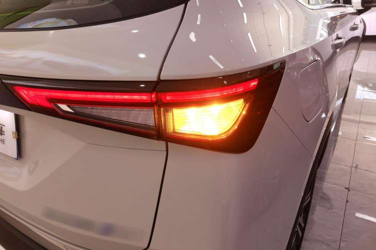 Used Wuling Asta 2022 2.0L DHT Electric Power Version Right Rear Taillight