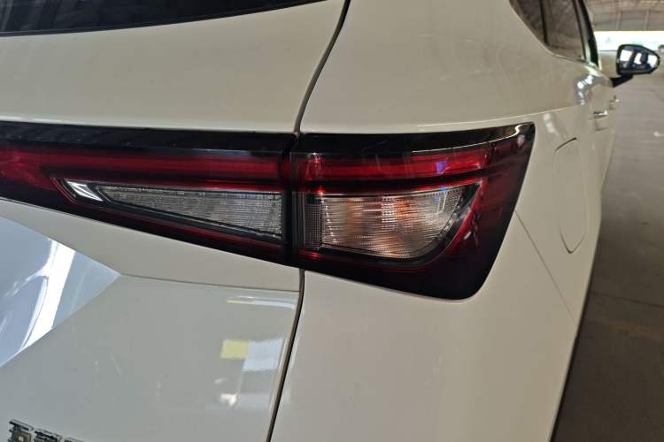 Used Wuling Asta 2022 2.0L DHT Electric-Speed Version Right Rear Taillight