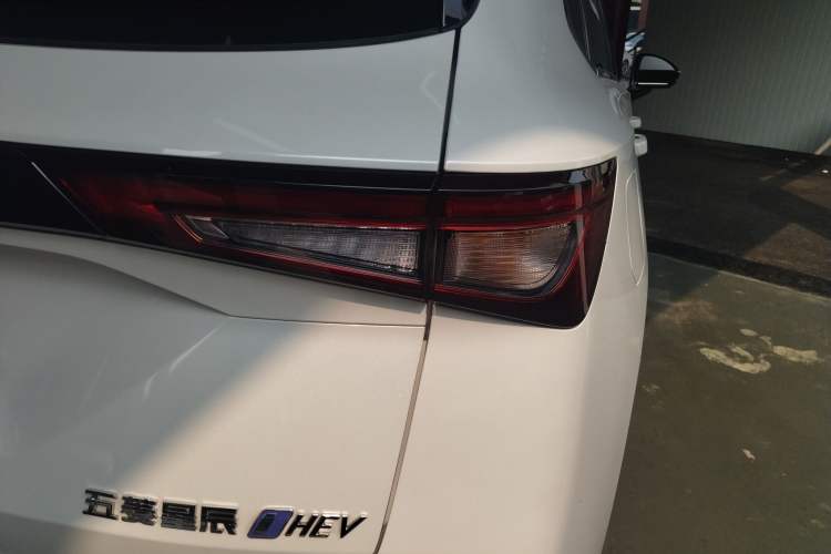 Used Wuling Asta 2022 2.0L DHT Electric-Speed Version Right Rear Taillight