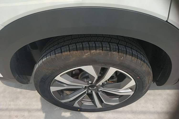 Used Wuling Asta 2022 2.0L DHT Electric-Speed Version Right Rear Wheel Hub