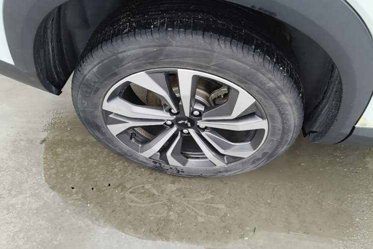 Used Wuling Asta 2022 2.0L DHT Electric-Speed Version Right Rear Wheel Hub