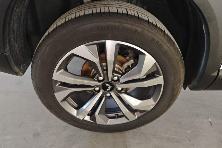 Used Wuling Asta 2022 2.0L DHT Electric-Speed Version Right Rear Wheel Hub