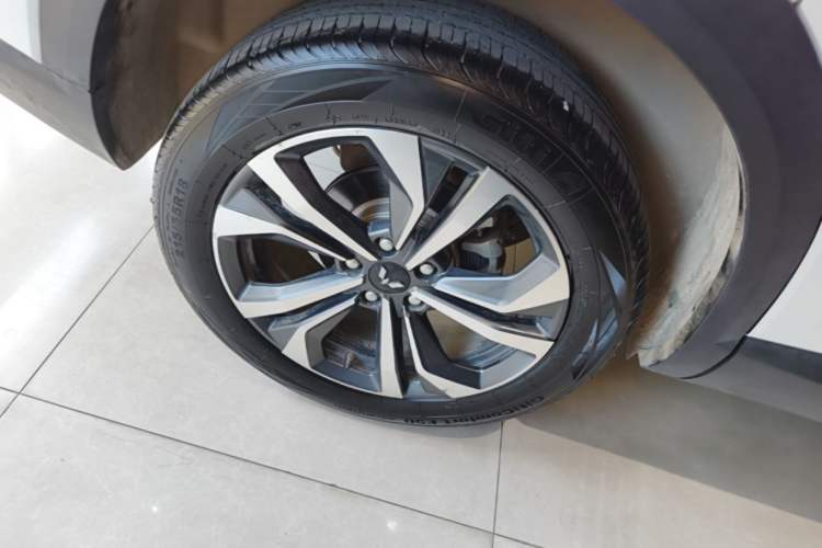 Used Wuling Asta 2022 2.0L DHT Electric-Speed Version Right Rear Wheel Hub