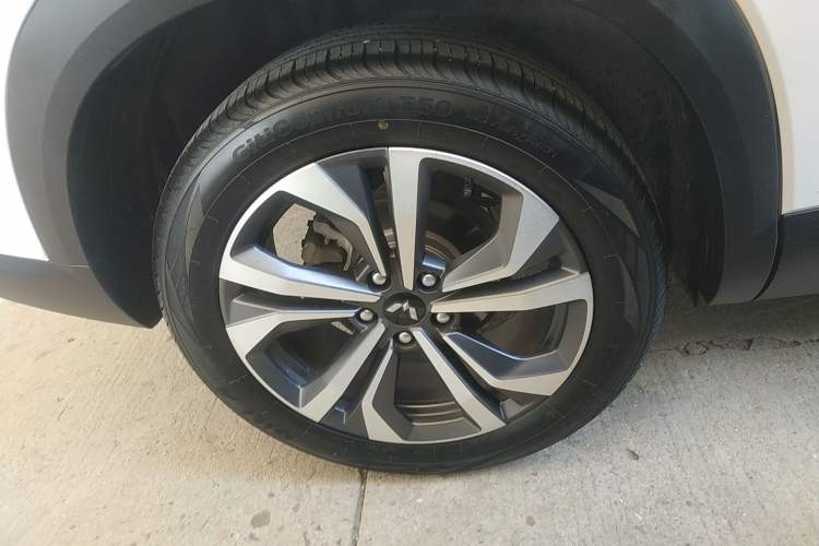Used Wuling Asta 2022 2.0L DHT Electric Power Version Right Rear Wheel Hub