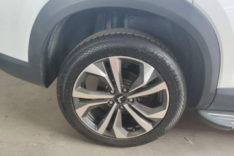 Used Wuling Asta 2022 2.0L DHT Electric-Speed Version Right Rear Wheel Hub