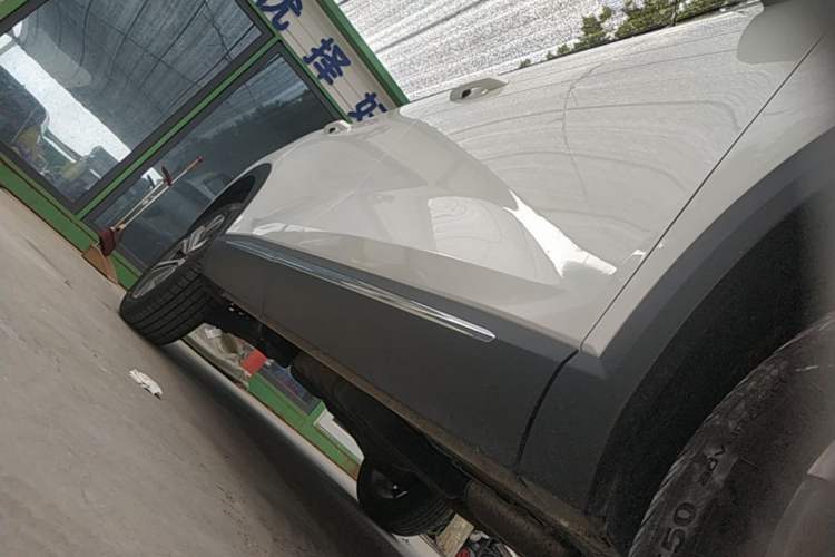 Used Wuling Asta 2022 2.0L DHT Electric-Speed Version Right Side Sill