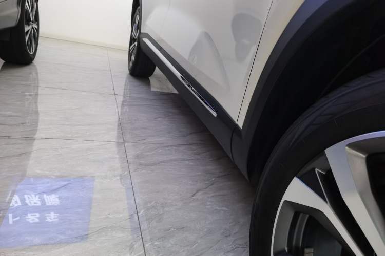 Used Wuling Asta 2022 2.0L DHT Electric Power Version Right Side Sill
