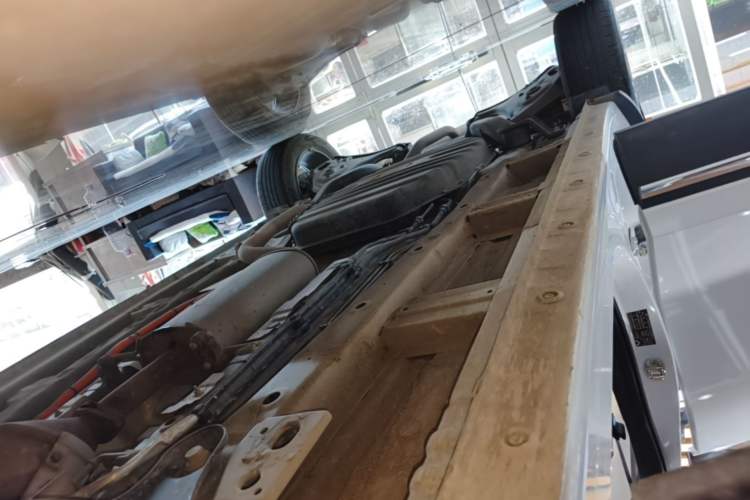 Used Wuling Asta 2022 2.0L DHT Electric-Speed Version Right Side Sill