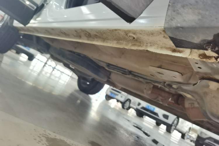 Used Wuling Asta 2022 2.0L DHT Electric-Speed Version Right Side Sill