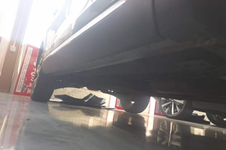 Used Wuling Asta 2022 2.0L DHT Electric-Speed Version Right Side Sill