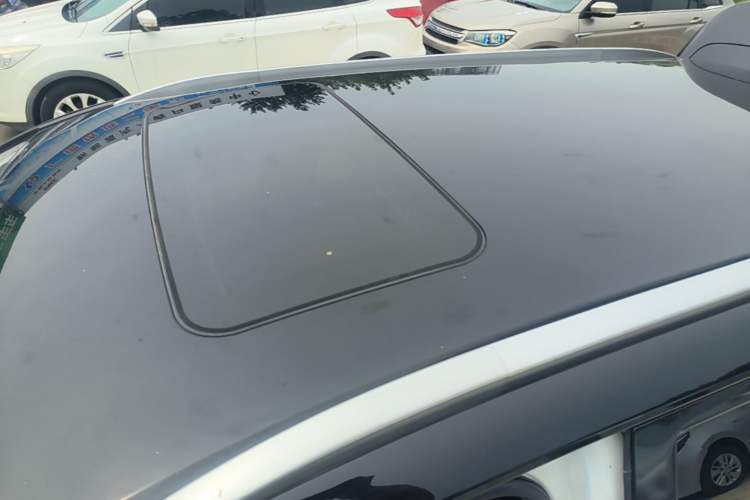 Used Wuling Asta 2022 2.0L DHT Electric-Speed Version Roof
