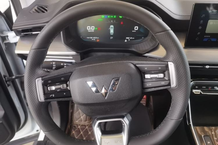 Used Wuling Asta 2022 2.0L DHT Electric-Speed Version Steering Wheel