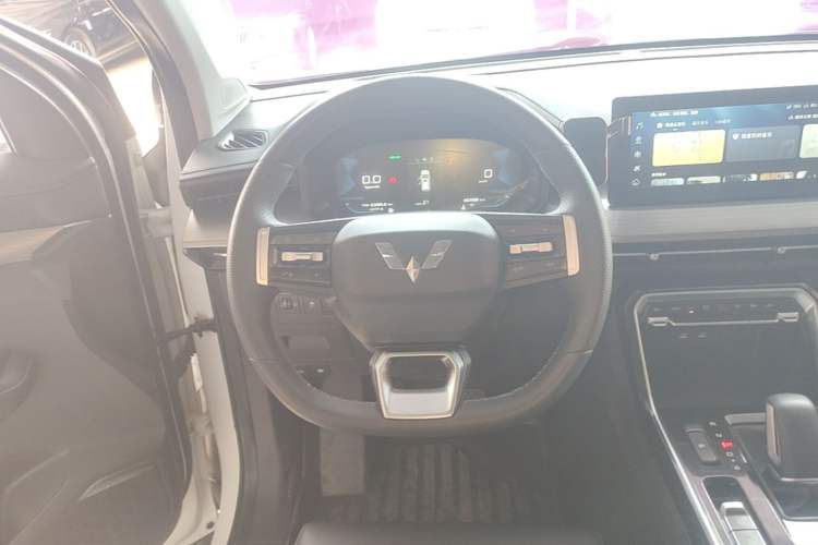 Used Wuling Asta 2022 2.0L DHT Electric-Speed Version Steering Wheel