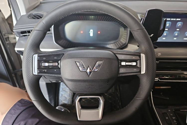 Used Wuling Asta 2022 2.0L DHT Electric-Speed Version Steering Wheel