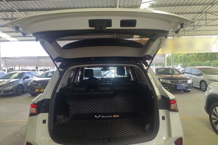 Used Wuling Asta 2022 2.0L DHT Electric-Speed Version Trunk