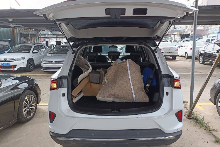 Used Wuling Asta 2022 2.0L DHT Electric-Speed Version Trunk