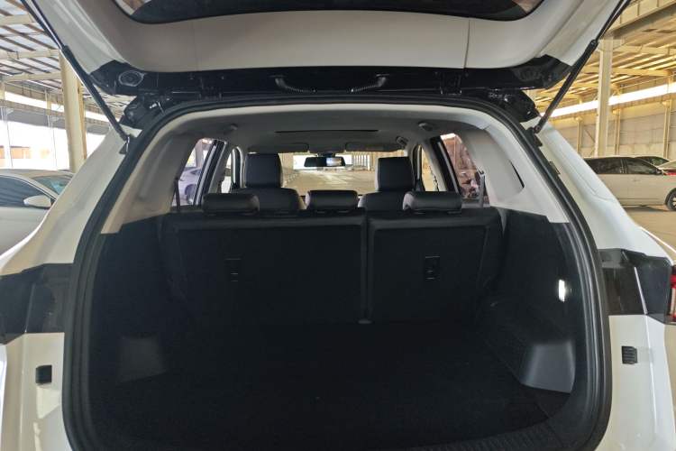 Used Wuling Asta 2022 2.0L DHT Electric-Speed Version Trunk