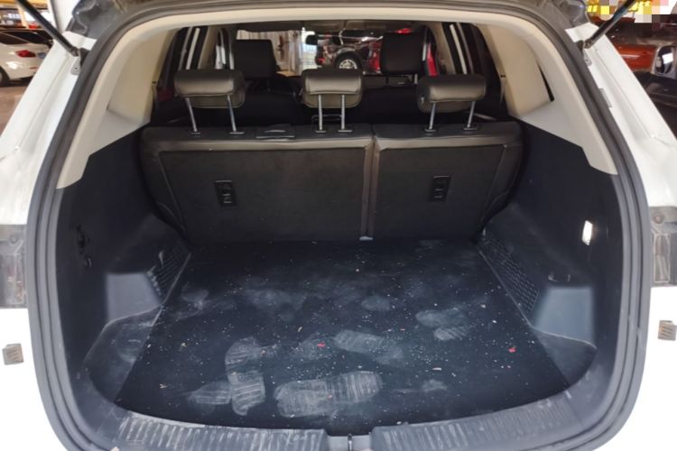Used Wuling Asta 2022 2.0L DHT Electric-Speed Version Trunk