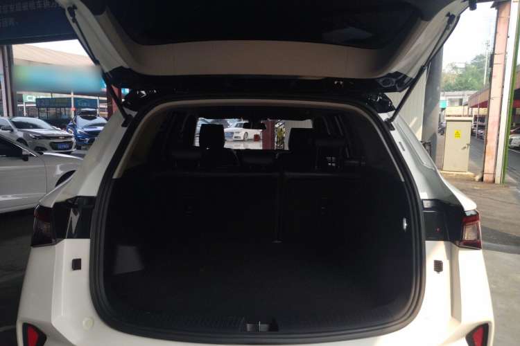 Used Wuling Asta 2022 2.0L DHT Electric-Speed Version Trunk