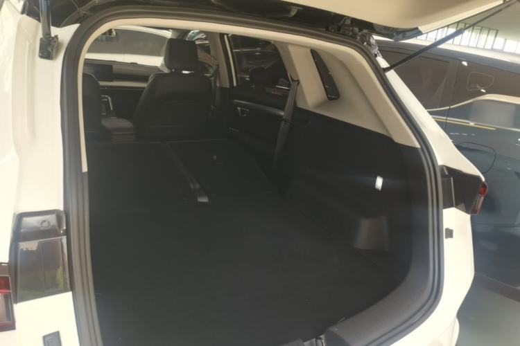 Used Wuling Asta 2022 2.0L DHT Electric-Speed Version Trunk