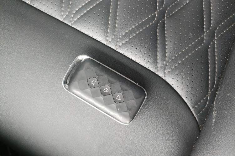 Used Wuling Asta 2022 2.0L DHT Electric-Speed Version Vehicle Key
