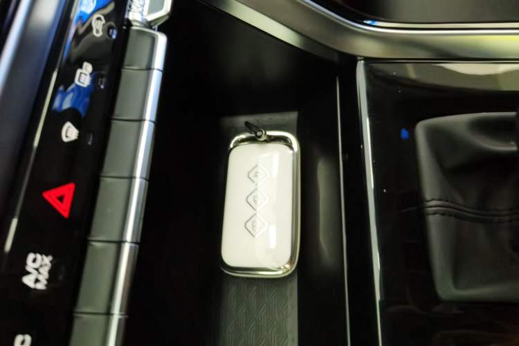 Used Wuling Asta 2022 2.0L DHT Electric Power Version Vehicle Key