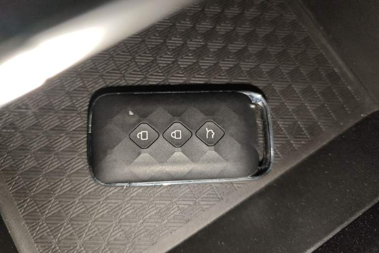 Used Wuling Asta 2022 2.0L DHT Electric-Speed Version Vehicle Key