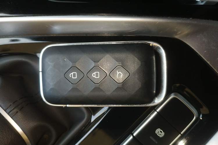 Used Wuling Asta 2022 2.0L DHT Electric Power Version Vehicle Key