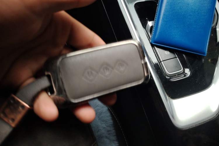 Used Wuling Asta 2022 2.0L DHT Electric-Speed Version Vehicle Key