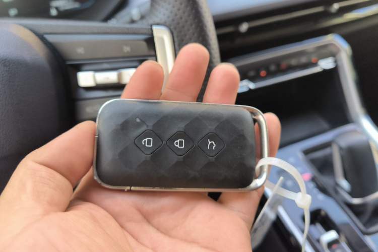 Used Wuling Asta 2022 2.0L DHT Electric-Speed Version Vehicle Key