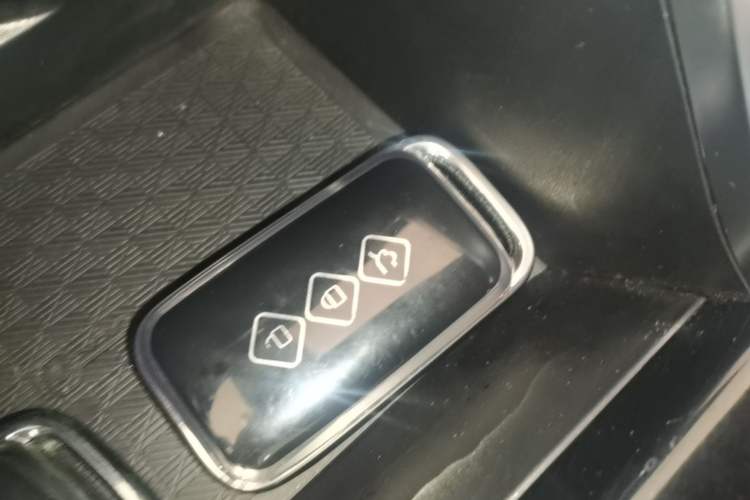 Used Wuling Asta 2022 2.0L DHT Electric-Speed Version Vehicle Key