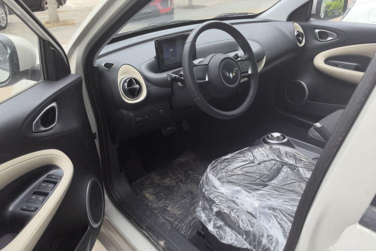 Used Wuling Bingo 2024 203km Light Edition Left Front Seat