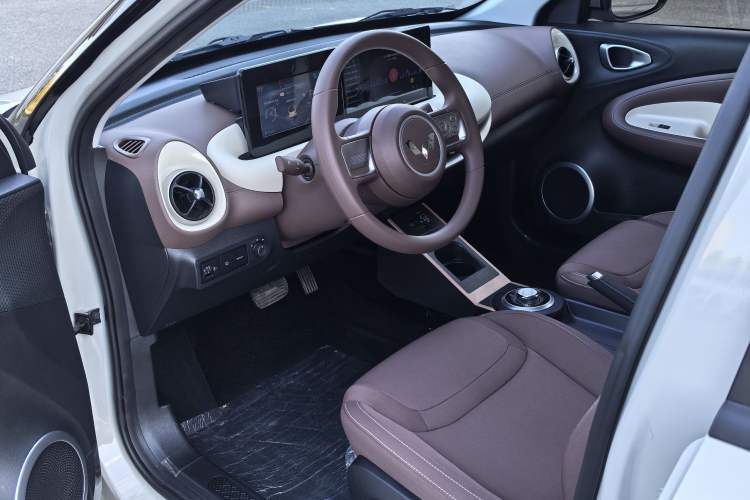 Used Wuling Bingo 2025 203km Light Edition Left Front Seat