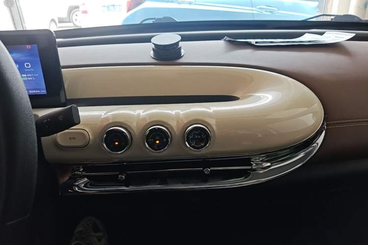 Used Wuling Bingo 2023 203km Comfort Edition Audio And AC Panel