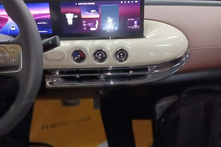 Used Wuling Bingo 2023 333 km Lingxi Connected Version Audio And AC Panel