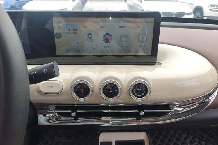 Used Wuling Bingo 2023 333 km Fast-Share Version Audio And AC Panel