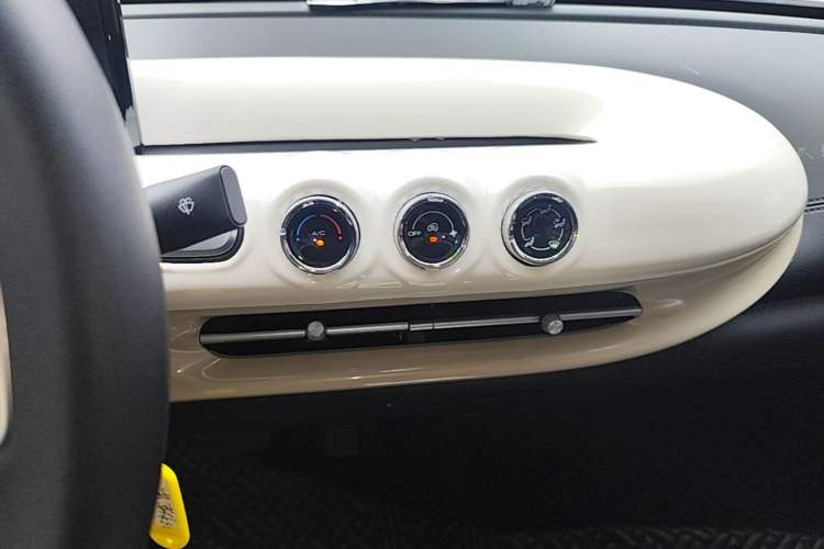 Used Wuling Bingo 2023 203km Light Edition Audio And AC Panel