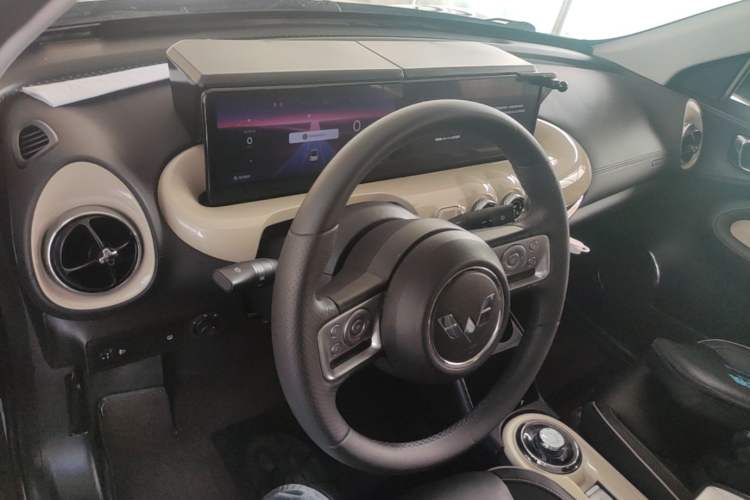 Used Wuling Bingo 2023 333 km Lingxi Connected Version Center Console