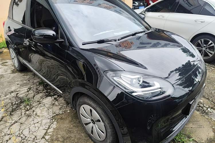 Used Wuling Bingo 2023 203km Light Edition Front Right 45 Deg