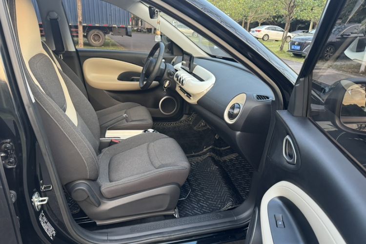 Used Wuling Bingo 2023 203km Light Edition Interior 3
