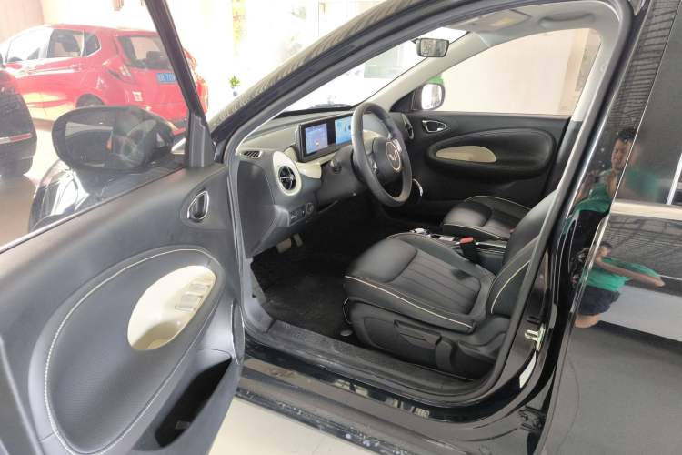 Used Wuling Bingo 2023 333 km Enjoyment Version Interior 3