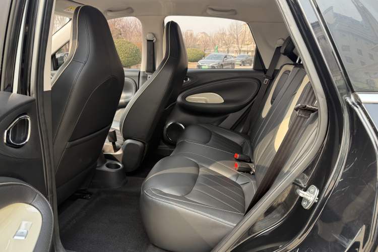 Used Wuling Bingo 2023 333 km Enjoyment Version Interior 3