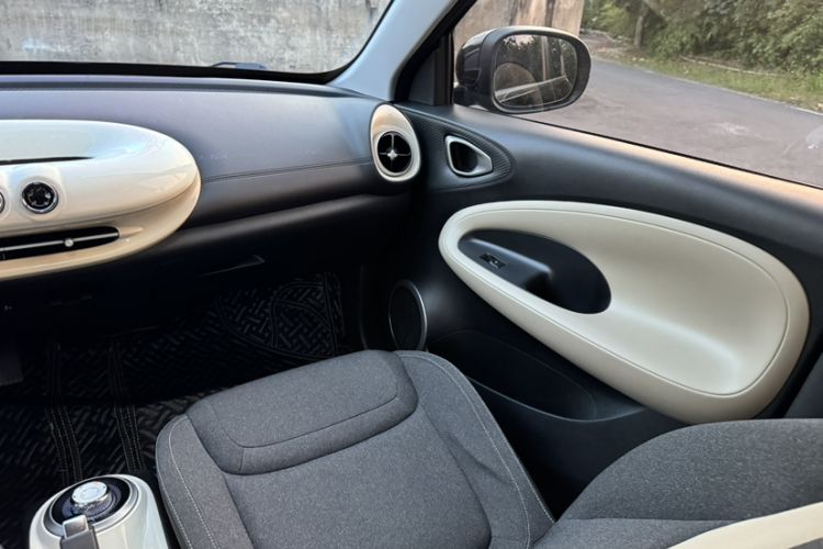 Used Wuling Bingo 2023 203km Light Edition Interior 8