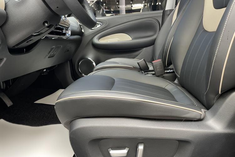 Used Wuling Bingo 2023 333 km Lingxi Connected+ Version Left Front Seat