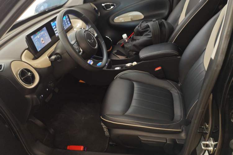 Used Wuling Bingo 2023 333 km Enjoyment Version Left Front Seat